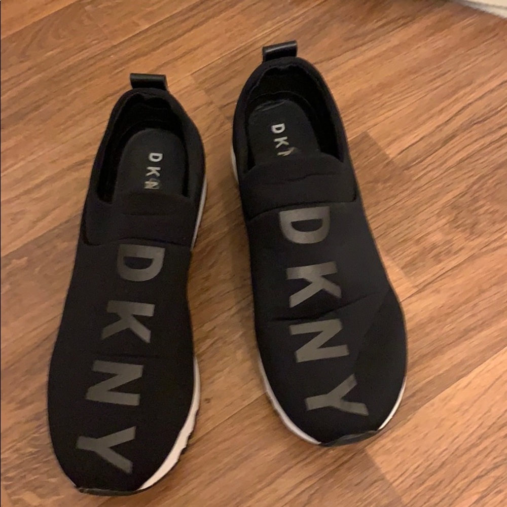 Dkny sneakers black and white